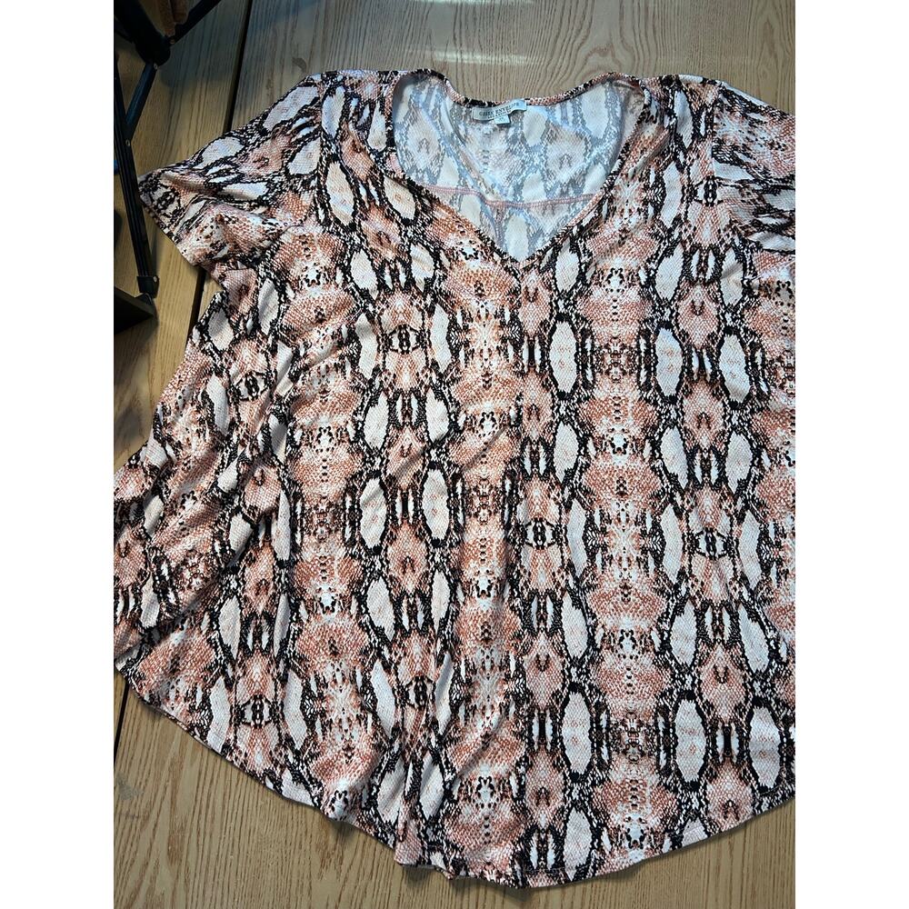 B7 New Womens Green Envelope LA Snake 🐍 Print Top size 2X